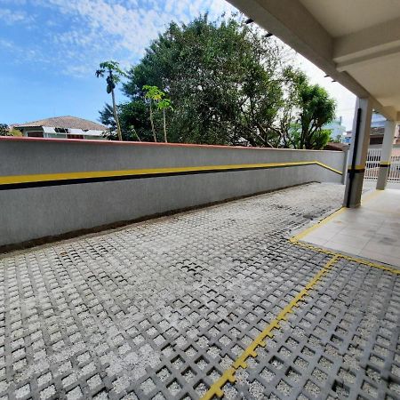 Apartamento 3 Quartos 8 Pessoas A 50 Mts Da Praia De Bombas, A 100M Da Passarela Do Ribeiro Bombinhas Dış mekan fotoğraf